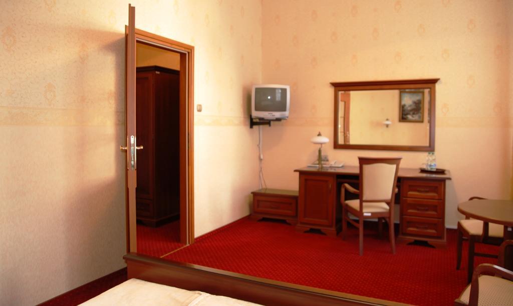 לודז' Hotel Savoy מראה חיצוני תמונה