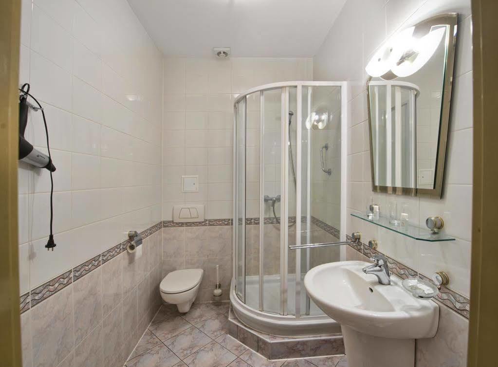 לודז' Hotel Savoy מראה חיצוני תמונה