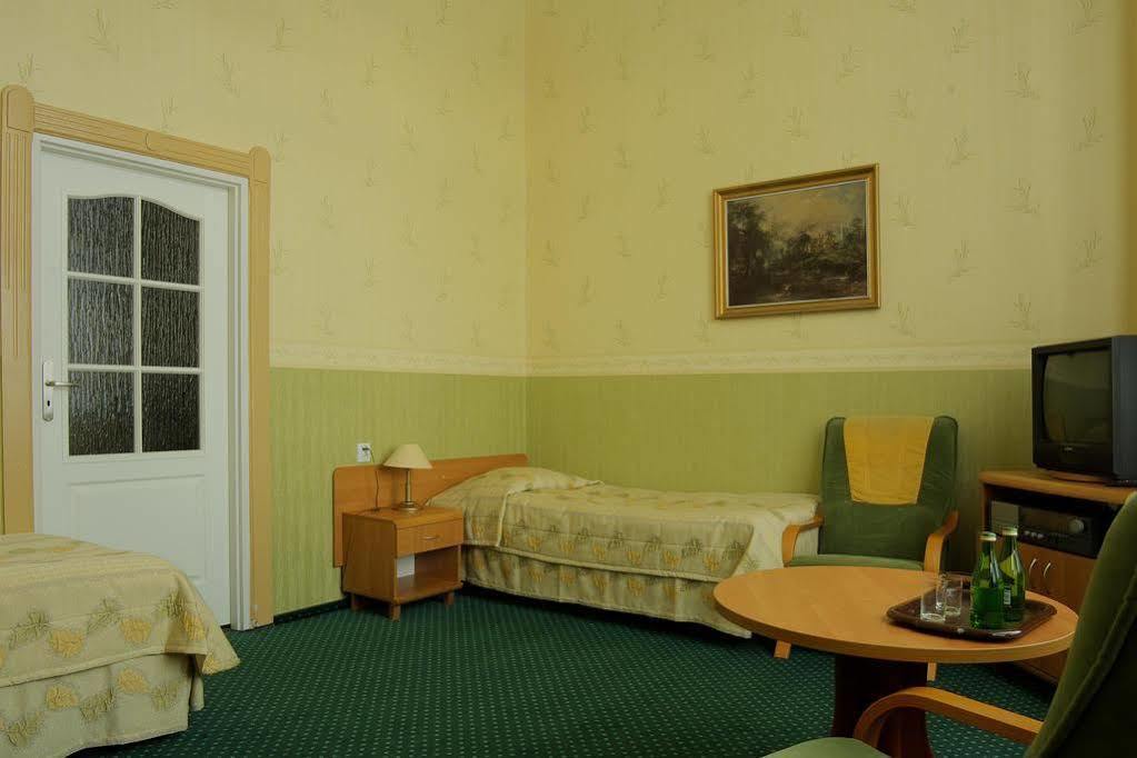 לודז' Hotel Savoy מראה חיצוני תמונה